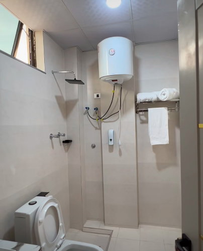 Modern En-Suite Bathroom
